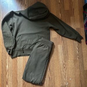 Aritzia sweatsuit